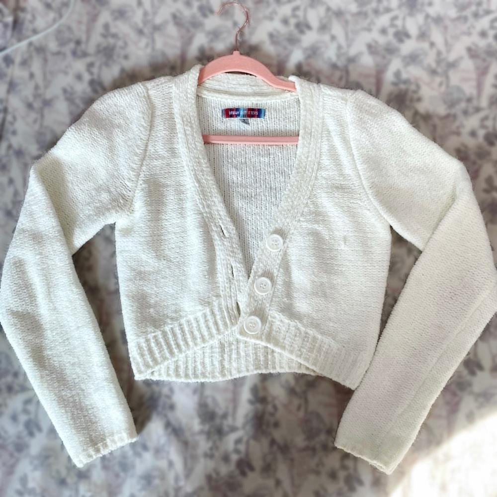 🤍 Urban Outfitters White Cropped Cardigan ☁️
